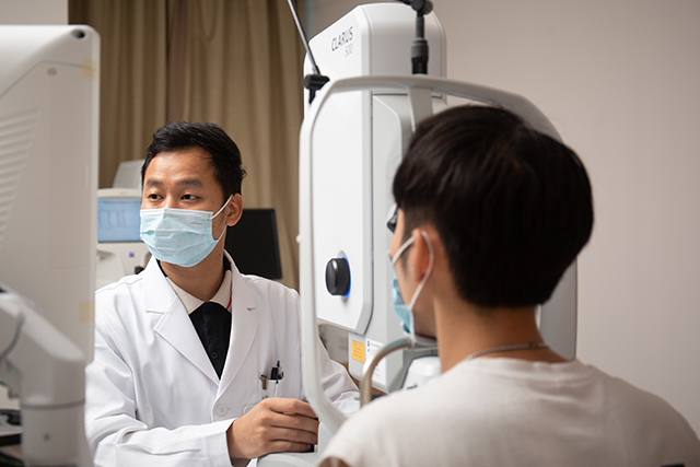 近视手术术前检查中的散瞳检查有什么作用？